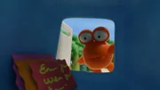 Karli schaut in den Briefkasten.