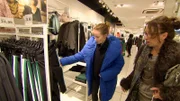 Rilana (l.) und ihre Shoppingbegleitung Nina.