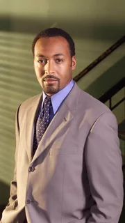 Während die Detectives Fontana und Green (Jesse L. Martin) nach einem Brandstifter suchen, der für den Tod eines Feuerwehrmanns verantwortlich ist, entdecken sie die Mordwaffe zu einem neun Jahre zurückliegenden Fall und können nun den Mörder festnehmen...