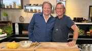 Die beiden Spitzenköche Björn Freitag (l.) und Frank Buchholz (r.) kochen heute raffinierte Nudelgerichte.