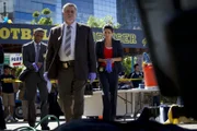 V.l.: Det. Barry Frost (Lee Thompson Young), Det. Vince Korsak (Bruce McGill) und Jane Rizzoli (Angie Harmon) werden zu einer Autowaschanlage gerufen. Ein Mann wurde brutal erstochen.