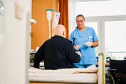 Elaine kommt aus Brasilien, sie ist eine erfahrene Pflegekraft. Nicht wegen des Geldes sie gekommen, sondern wegen der Sicherheit. Für ihre Familie, die noch in Săo Paulo ist, will sie eine gesicherte Zukunft haben. Die Kriminalität in Brasilien macht ihr Angst.