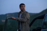 Romain Sauvant (Soufiane Guerrab) sucht nach dem geheimnisvollen Baum aus Diegos Zeichnung.