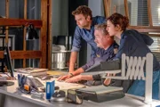 (v.li.): Lukas Roither (Jakob Seeböck), Kroisleitner (Ferry Öllinger), Nina Pokorny (Julia Cencig)