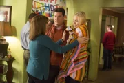 L-R: Frankie Heck (Patricia Heaton), Bill Norwood (Pat Finn) und Nicole Norwood (Carson Fagerbakke)