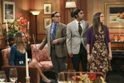 Sind erstaunt über Howards romantische Überraschung für Bernadette: Amy (Mayim Bialik, r.), Leonard (Johnny Galecki, 2.v.l.), Penny (Kaley Cuoco, l.) und Raj (Kunal Nayyar) ...