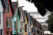 In der irischen Hafenstadt Cobh wird die tragische Geschichte eines Liebespaars erzählt, das auf der Titanic mitfuhr.