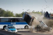 Die Flucht des Gangsters endet in einem Crash...