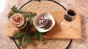 Bei Stefanie Huber, Oberkirch, Schwarzwald. Nachspeise: Schwarzwälder Kirsch-Tiramisu und Schoko-Tannenzapfen.