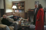 Bei den Ermittlungen in einem neuen Fall, bekommen Gibbs (Mark Harmon, 2.v.l.) und sein Team ganz besondere Hilfe: Judith McKnight (Jessica Walter, r.), Walt Osorio (Richard Riehle, 2.v.r.) und Lyle Waznicki (Todd Louiso, l.) ...