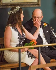 Sheila Kelley (Debbie Wexler), Richard Schiff (Dr. Aaron Glassman).
