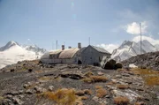 Die Wissenschaft profitiert heute davon, dass die Sowjets bereits 1933 eine Forschungsstation oberhalb des Fedtschenko-Gletschers errichteten – in über 4.000 Metern Höhe.