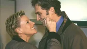 Dr. Schmidt (Walter Sittler) und Nikola (Mariele Millowitsch) behaupten Monika gegenüber, ein Paar zu sein.