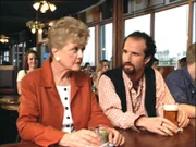 Jessica (Angela Lansbury) versucht den Regisseur Darren (Stephen T. Kay) zu entlasten.