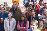 (Mitte v.l.n.r.) Sue (Eden Sher); Mike (Neil Flynn); Frankie (Patricia Heaton); Axl (Charlie McDermott)