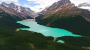Gletscherwasser verleiht den Seen ihr strahlendes Türkis.