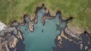 Dieses Bild an der schottischen Nordseeküste wurde mit einer Drohne aufgenommen.