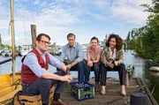 Der gewaltsame Tod eines Pferdehofbesitzers beschäftigt Lars (Ingo Naujoks, l.), Finn (Sven Martinek, 2.v.l.), Nina (Julia Schäfle, 2.v.r.) und Zobel (Proschat Madani, r.).
