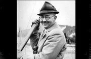 Heinrich Himmer. – ein Massenmörder in der Freizeit – hier in der Natur beim Rudern.