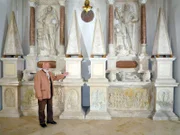 Sepp Forcher in der Losensteinkapelle in Steyr-Garsten.