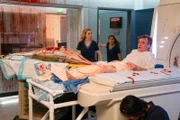 (v.li.): Fiona Gubelmann (Dr. Morgan Reznick), Antonia Thomas (Dr. Claire Browne), Robert Sean Leonard (Shamus O’Malley).