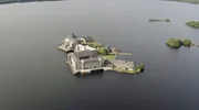 Seit dem frühen Mittelalter ist Station Island auf dem Lough Derg in Irland Ziel von Pilgern.