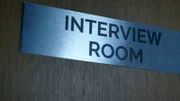 Schild Interviewraum.