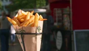 Berlins Imbiss-Buden sind legendär. Viele locken mit Spezialitäten.