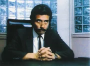 Lt. Castillo (Edward James Olmos) beauftragt Sonny Crockett und Ricardo Tubbs mit der Überwachung von Albert Lombard. Er soll vor Gericht gegen Librizzi aussagen und deshalb ist sein Leben in Gefahr.