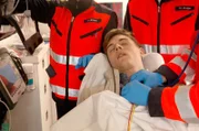 Das männliche Model Martin Busch (Gerrit Klein) erleidet einen Zusammenbruch.