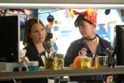 Ermitteln zusammen in einem neuen Fall: NCIS Special Agent Maureen Cabot (Kelli Williams, l.) und Abby (Pauley Perrette, r.) ...