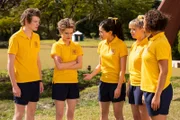 Darra (Julian Cullen, v.l.), Imogen (Elizabeth Cullen), Kyra (Kimie Tsukakoshi), Lily (Mia Milnes) und Ruksy (Rainbow Wedell) sind fest entschlossen, in diesem Jahr die magischen Schul-Wettkämpfe zu gewinnen.