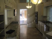 Um aus einem langweiligen, alten Haus ein Schmuckstück zu machen, müssen auch mal die Möbel weichen ...