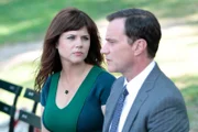Elizabeth Burke (Tiffani Thiessen) und Peter Burke (Tim DeKay)