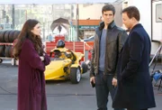 Detective Don Flack (Eddie Cahill) und Detective Mac Taylor (Gary Sinise, r.) befragen die Rennfahrerin Liza Gray (Danica Patrick). Hat sie etwas mit einem schweren Unfall zu tun?