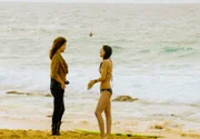 Kono (Grace Park, l.) bemerkt, dass ihr Freund Adam ein Geheimnis hat. Mit Catherines (Michelle Borth, r.) Hilfe will sie herausfinden, was dahinter steckt ...