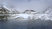 Im 11. Jahrhundert wurde auf den Großen Sankt Bernhard ein Hospiz gebaut. Bis heute dient es als Zufluchtsort für Reisende – so wie es die Tradition besagt. Hier ist jeder willkommen.