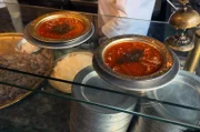 Die herzhafte Beyran-Suppe ist ein türkisches Traditionsgericht.