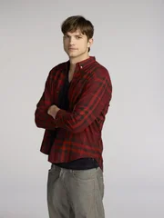 Walden Schmidt (Ashton Kutcher)
