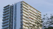 Der Tour Bois-le-Prêtre in Paris trug früher den freundlichen Spitznamen Alcatraz. 2011 wurde dem Wohnturm mit vorgebauten Wintergärten ein komplett neues Gesicht verpasst.