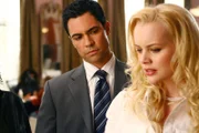 Bei seinen Recherchen stößt Scott (Danny Pino, l.) auf Linda (Brenda Wehle, r.) ...