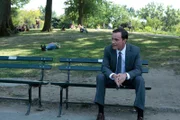 Peter Burke (Tim DeKay)
