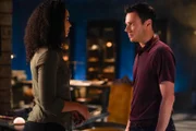 Macy Vaughn (Madeleine Mantock, l.); Harry Greenwood (Rupert Evans, r.)