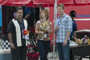 Jim Longworth (Matt Passmore, re.), Georgia Lancer (Sharon Lawrence) und Carlos Sanchez (Carlos Gomez)