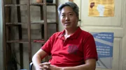 Rassismus begleitet asiatische Menschen im Alltag. Experten der Deutsch-Asiatischen Community schildern Erfahrungen mit Stereotypen, Fetischisierung und Ausgrenzung. Sie erzählen, wie aus Wut und Trauer Widerstand und Empowerment wird.