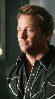 Autohändler Cody White (Sean Patrick Flanery) hatte eine Affäre mit dem Opfer und gerät ins Visier der Ermittlungen.
