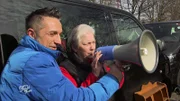 Trödeltrupp-Profi Mauro,li. Brunhilde; re.