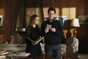 Zusammen mit Eli (Jamie Kennedy, r.) findet Melinda (Jennifer Love Hewitt, l.) heraus, dass eine junge Studentin verschwunden ist, die an einem Aufnahmeritual für eine Schwesternschaft teilgenommen hat.