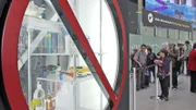 Viele Passagiere versuchen verbotene Produkte durch die Kontrolle zu schmuggeln.