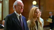 Stephanie Mulroney (Noelle Beck) wird des Mordes angeklagt. Kann der einflussreiche Anwalt Patrick Remsey (Josef Sommer) ihr aus der Klemme helfen?